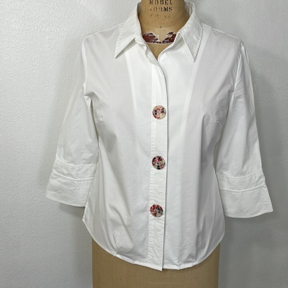 Katherine New York cotton spandex white fitted blouse with colorful retro button